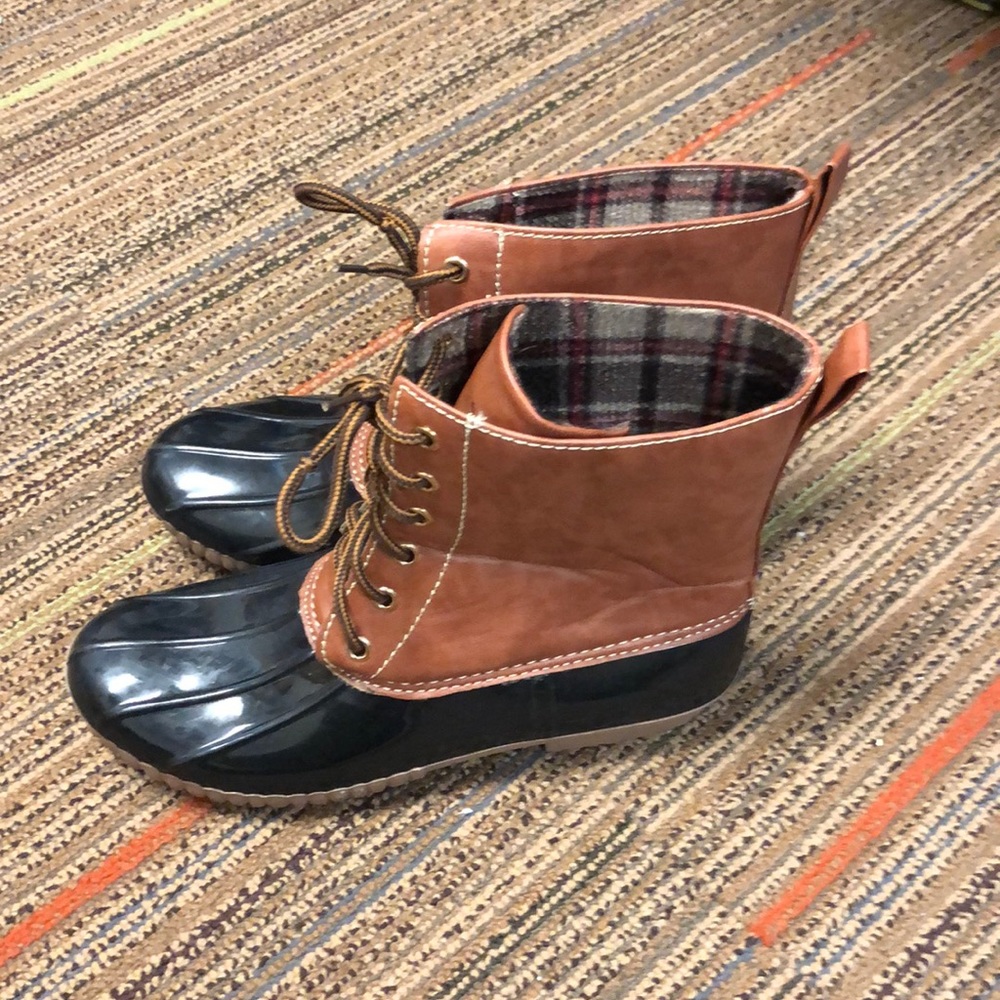 Women’s Yoki Rain Boots Size 10